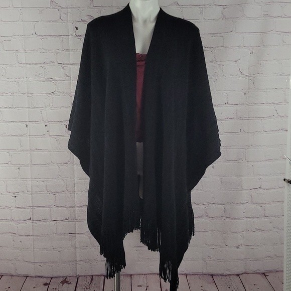 Collectioneighteen women's shawl/wrap black knit with fringe. One Size. - Picture 1 of 6